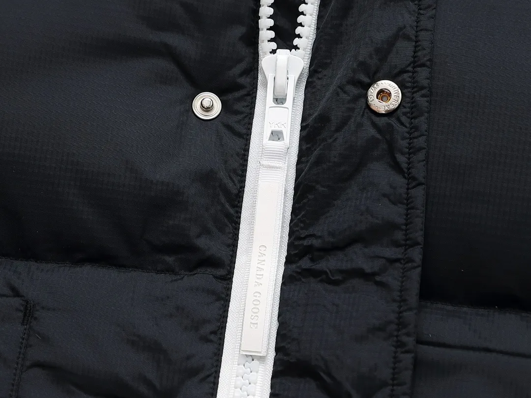 P480 Black] Canadagoose/Canada Goose White Label Glacier Down Vest Canada Goose's new "Northern Lights Series" down vest Canada Goose's new "Northern Lights" Northern Lights White Label Down Vest is on sale! The light and layered colors give people the feeling of being trapped in the mist around icebergs and glaciers. It can be said to be very dreamy! Original YKK zipper, Size:XS-XXL